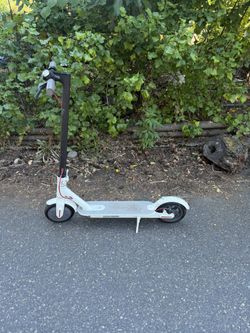Xiaomi M365 Scooter – Solid Tire, Unlocked Motor Tune, Light Weight