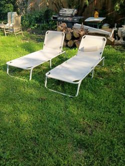 Set of folding heavy duty canvas lounge chairs cream color