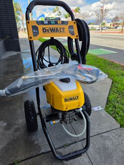 DEWALT CORDED 2400 PSI PRESSURE WASHER