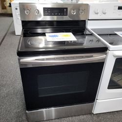 🚚 Moving Sale! Samsung 2020 Electric Glasstop Stove - Warranty Included 