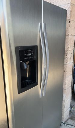 GE Side-by-Side Stainless Steel Refrigerator Fridge
