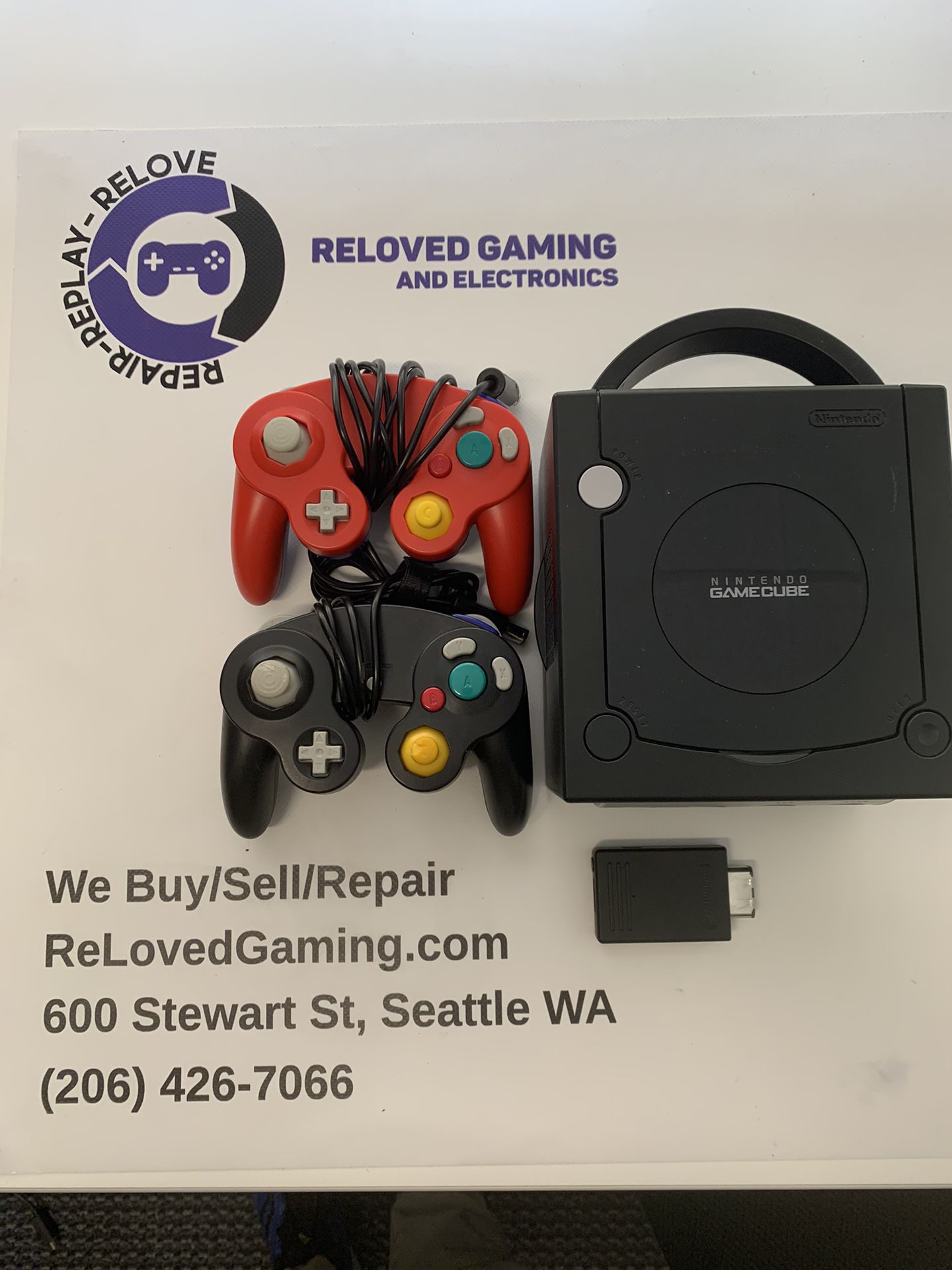 GameCube With Two Controllers - Display Adaptor - No Issues 