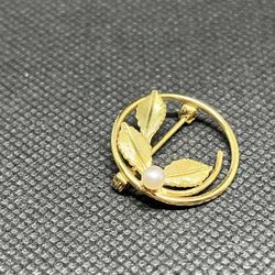 Vintage Goldtone White Faux Pearl Oval Leaf