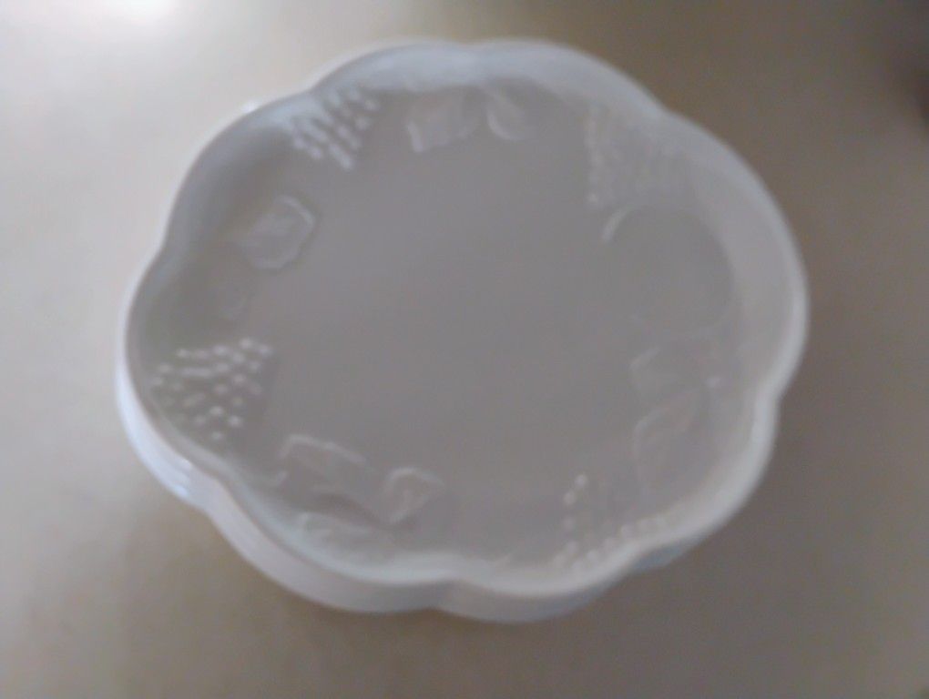 Vintage Indiana Milk Glass Harvest Pattern Plates X4