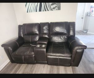Recliner sofas