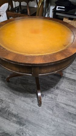 Duncan style piece round table