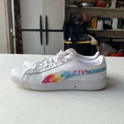 Women Puma Sneaker Size 7.