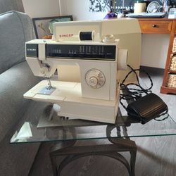 Singer Sewing Machine 
