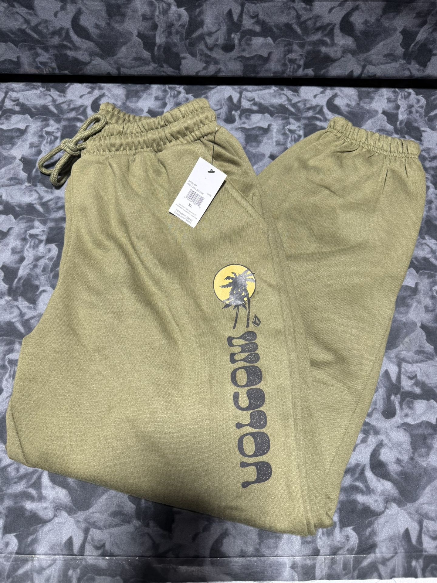 BNWT $50 MSRP Volcom Just Chill Jogger Sweatpants Olive Green Size XL Womens