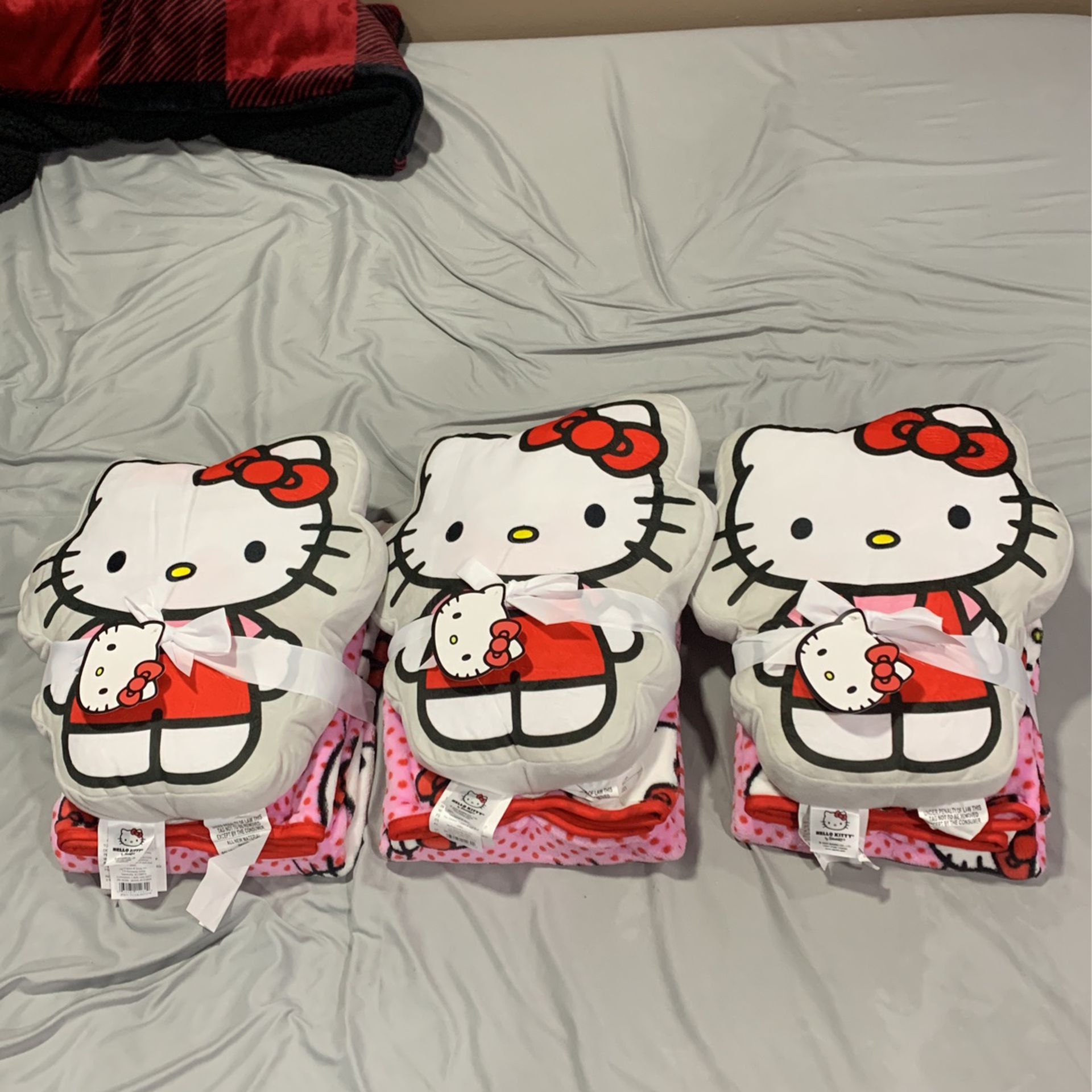 Hello Kitty Pillow N Blanket Set