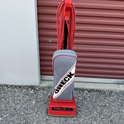 Commercial Upright U2000R-1((free De Great condition  Works great. I have tile now so livery))🚚🚚🚚