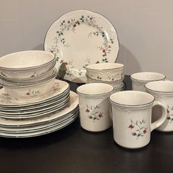 Phaltzgraff Dinnerware 20 Piece