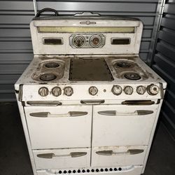 O’Keefe & Merrit Antique Stove