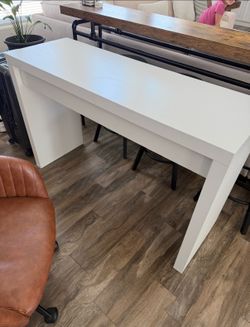 White desk and two chairs