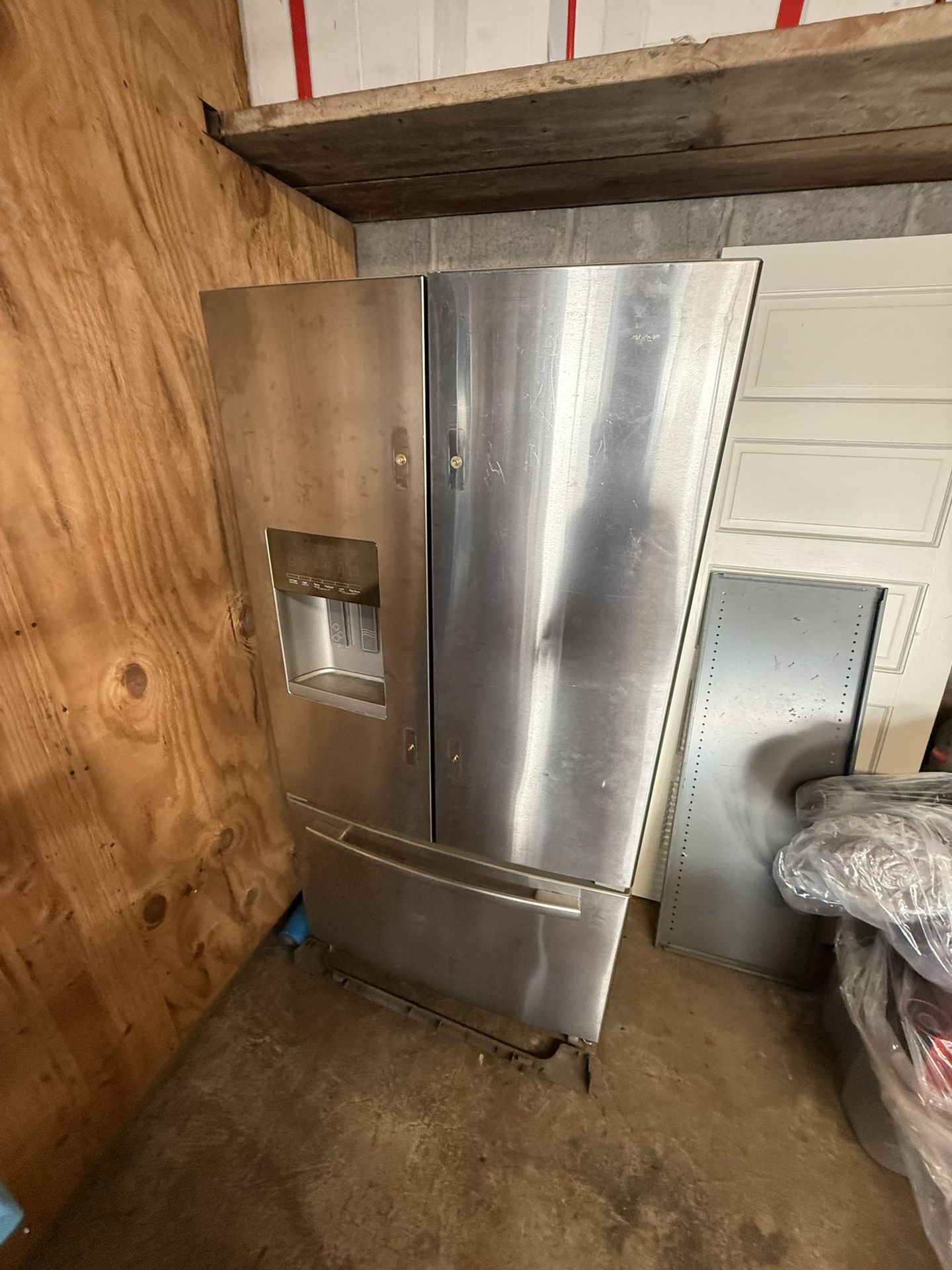 Refrigerator 