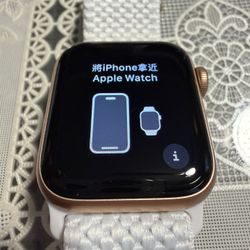 Apple Watch Series SE (2nd Gen, Gold Starlight) 