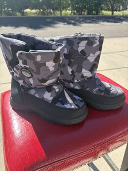 Snow boots Boys Size 4 