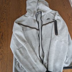nike tech fleece hoodie large