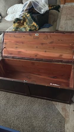 Lane cedar chest