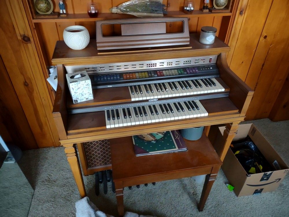 Lowery Holiday Organ