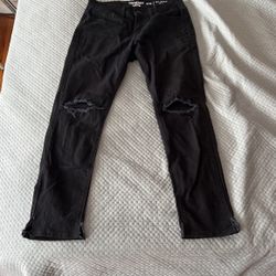 Black distress levi jeans