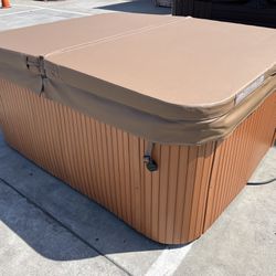 Used Freeflow Accent Spa Hot Tub With New Cover 110v Or 220v Convertible