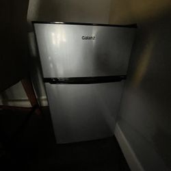 Galanz Mini Fridge