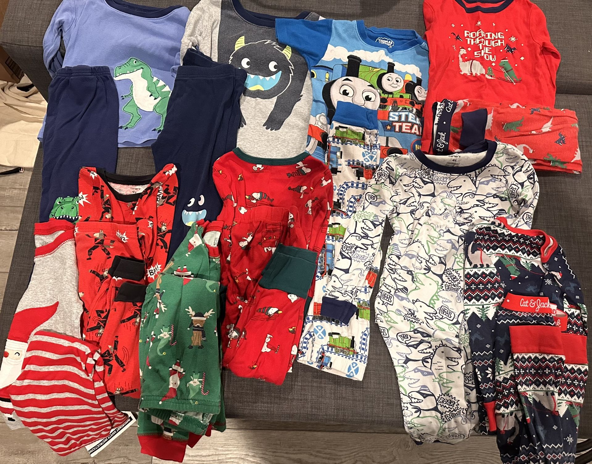 Pajamas (4t) 10 Pairs (top & bottom)