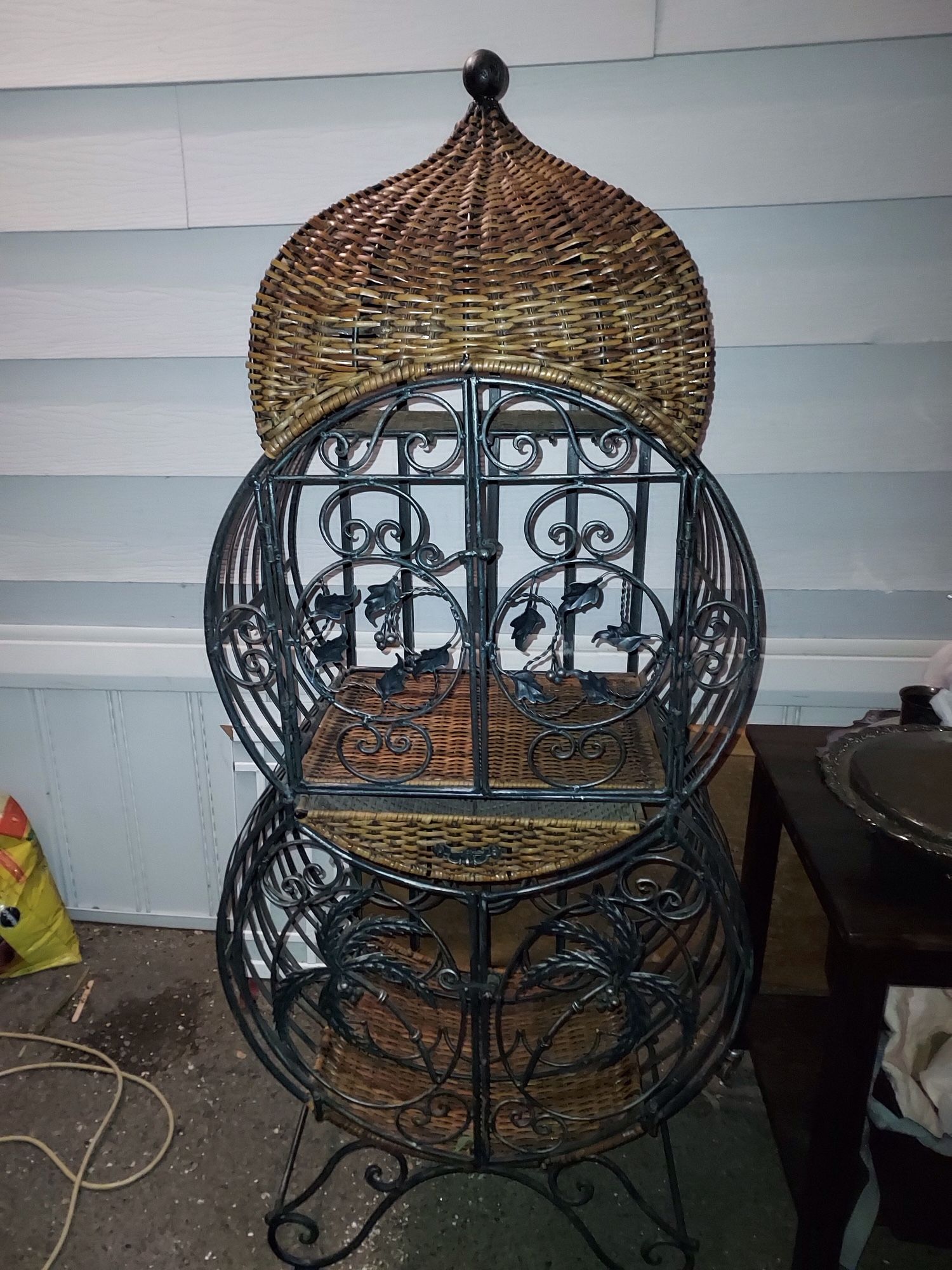 ~~~~~~WROUGHT IRON/WICKER WINE RACK!!!~~~~~~