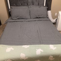 Full-size Bed With Blanket Set 