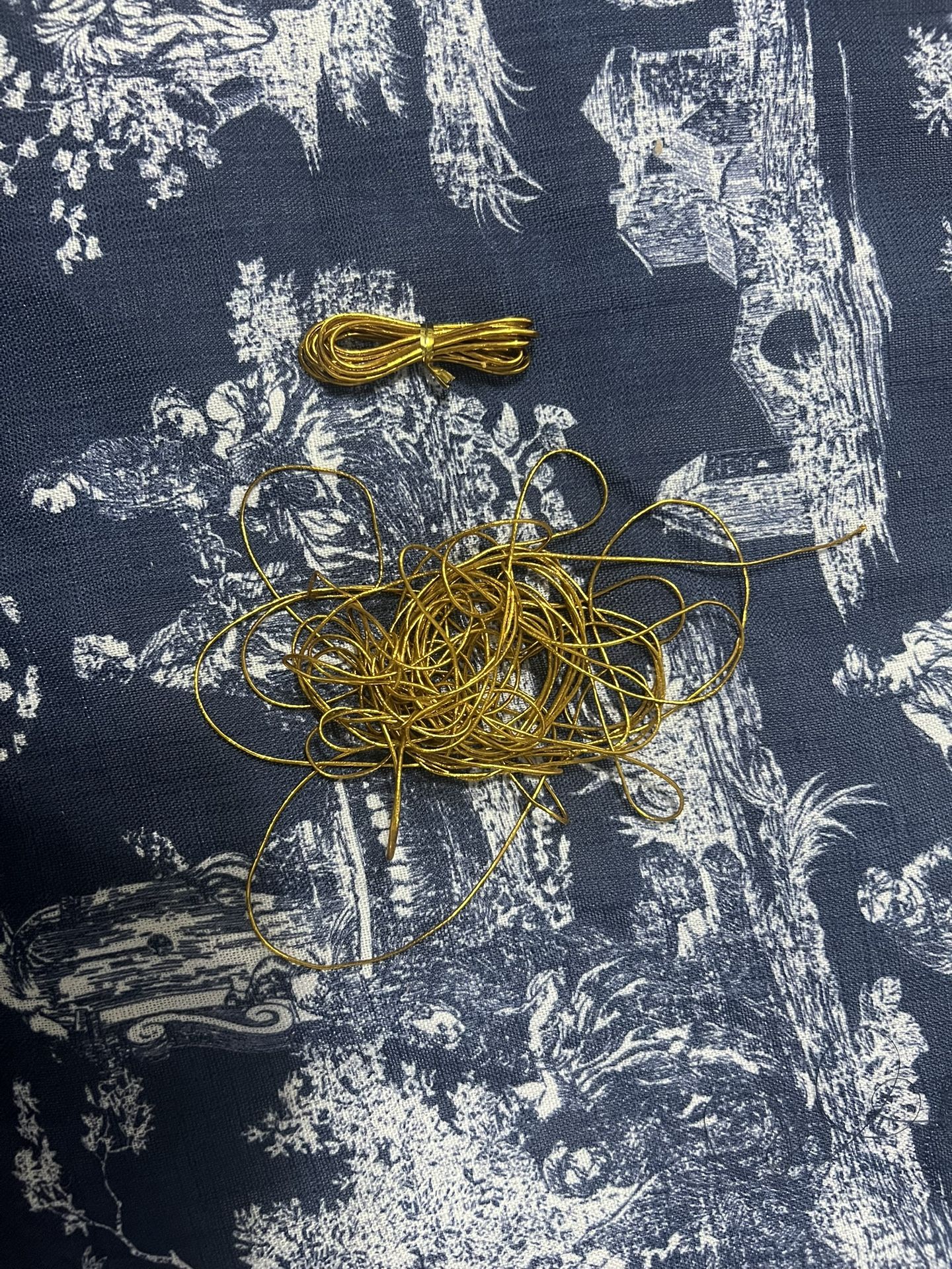 Gold hair strings