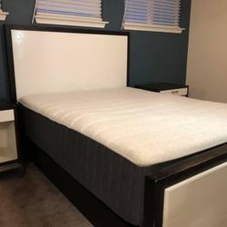 “like New” Helix Plus Queen Mattress Bed 