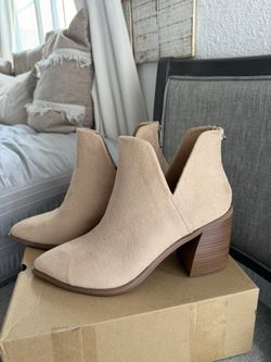 Women’s Boots Size 10 ✨New✨