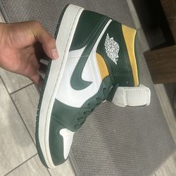 Nike Air Jordan 1 Mid "Sonics"