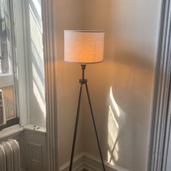 Mid Century Style Tripod Lamp 