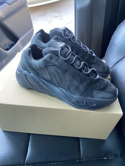 Yeezy 700 Mnvn