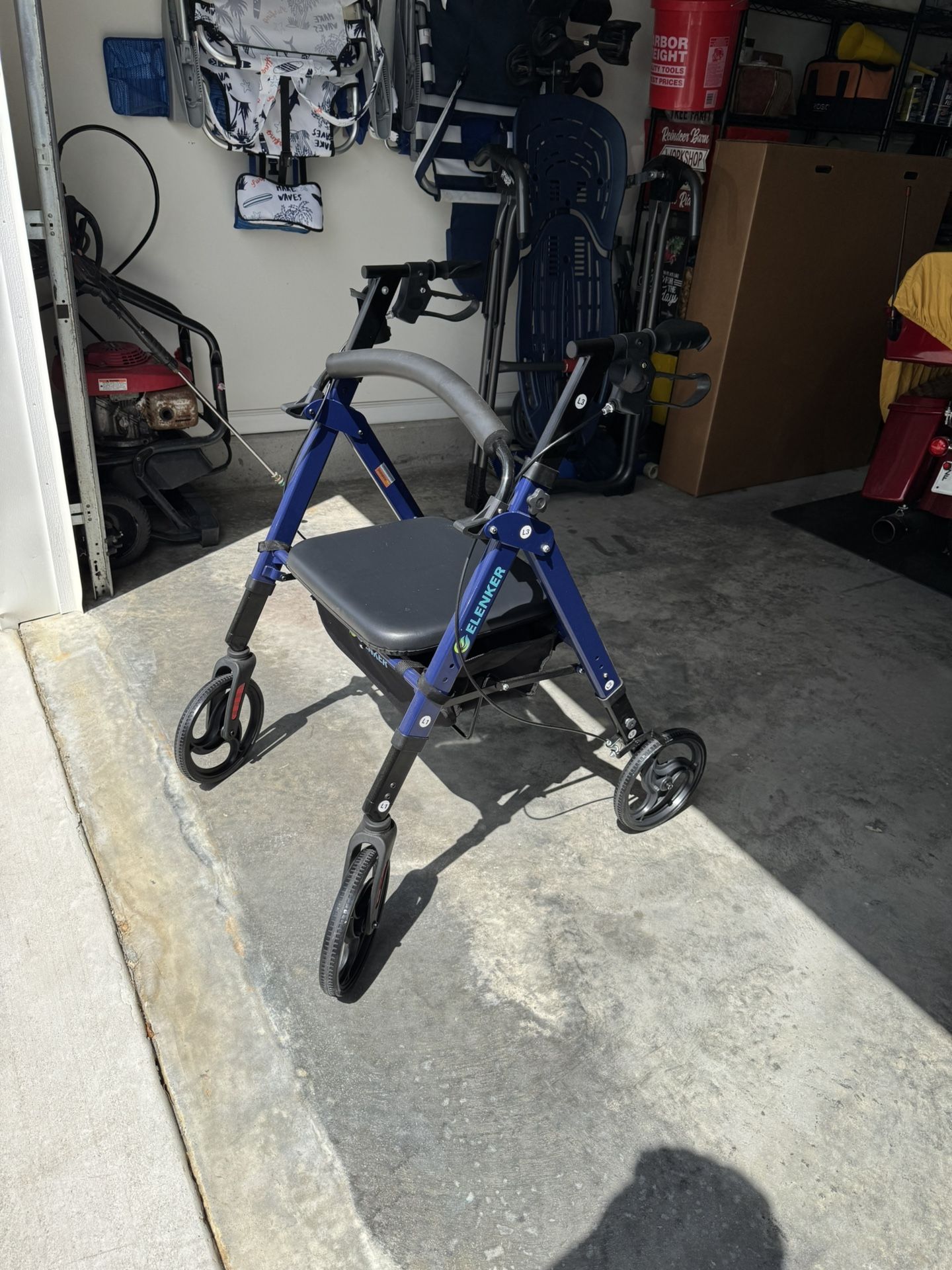 Walker / Roller w/seat