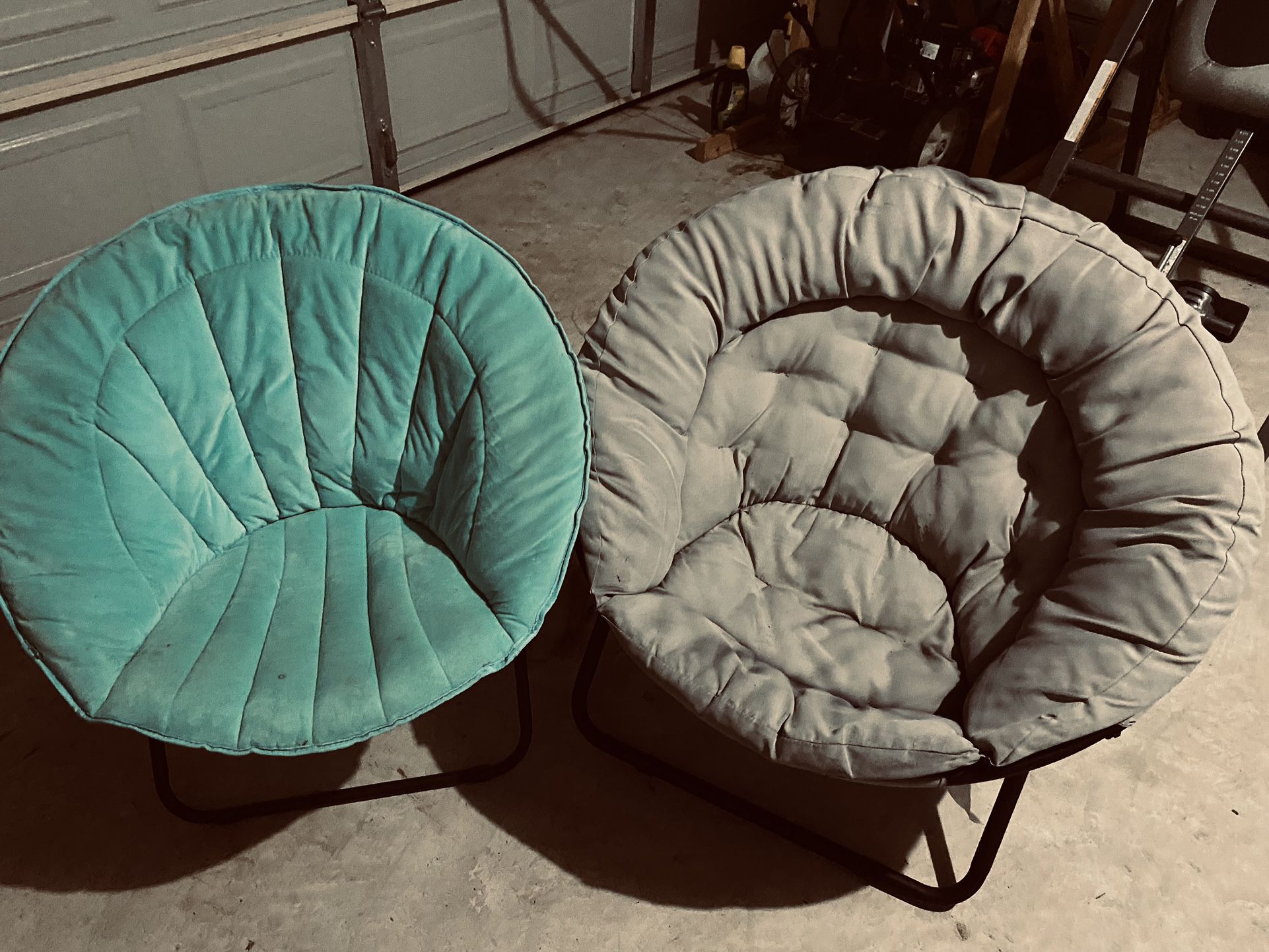 Comfy Fold Chairs! Buy One Or Both! 1 Is $15 Bucks ! Both Chairs Go For $27! Prices Are Negotiable!!!!