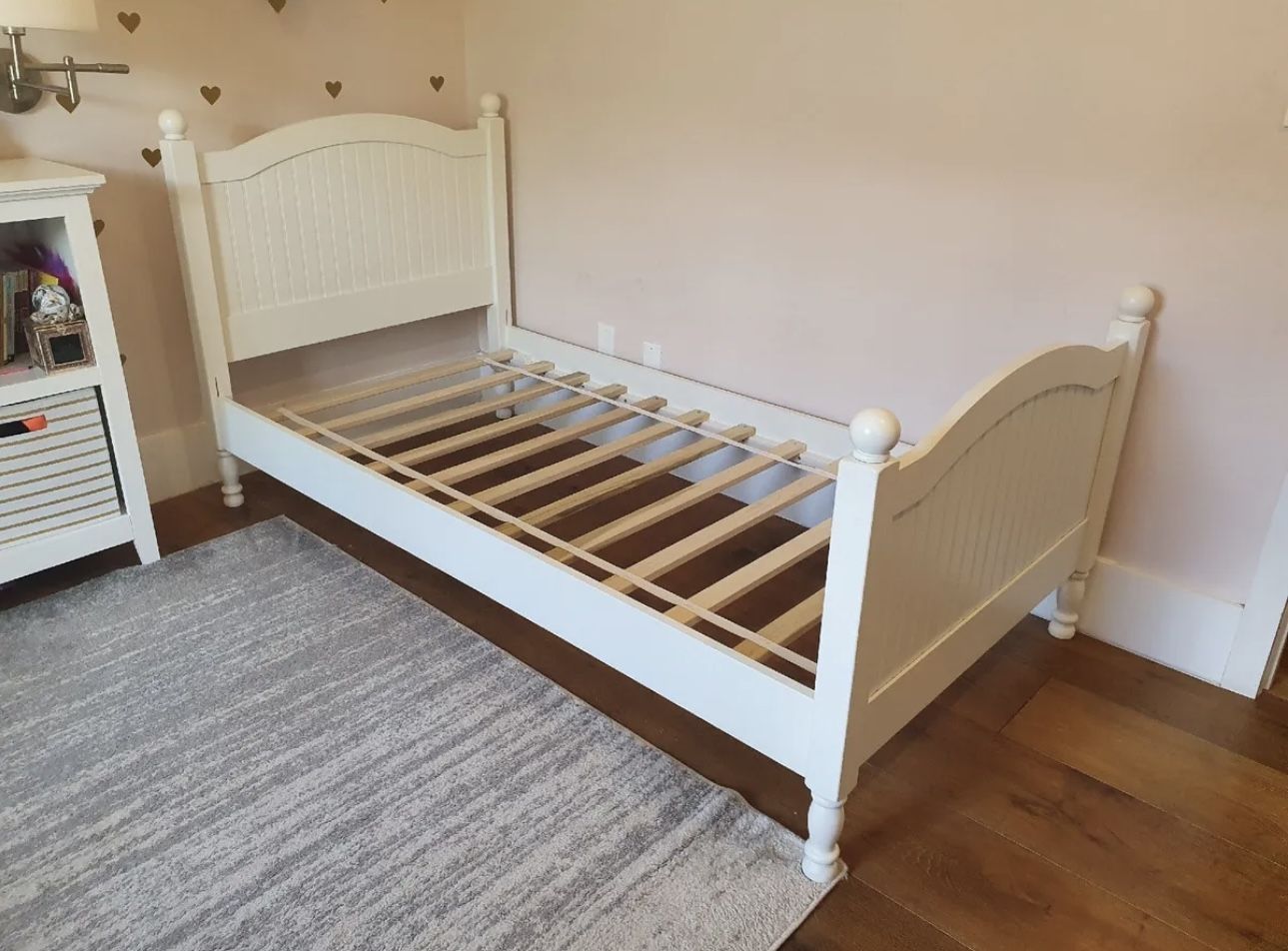 Pottery Barn Kids - Catalina Twin bed (Simply White)