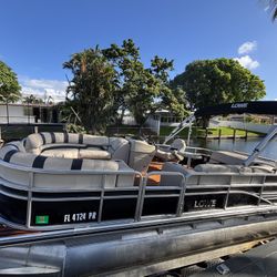 Pontoon 20 Ft 2014 With 2014  90 Hp Merchury 4 Stroke with Trailer Everything Working 400 Hrs Title in Hand 