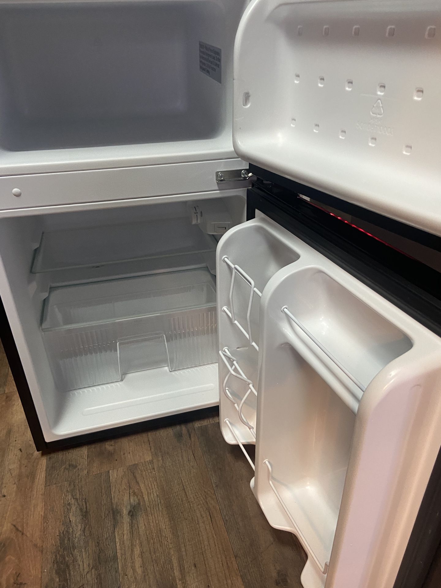 Compact Fridge: “Black + Decker 3.2 CU. FT” Dorm fridge (WHITE) for Sale in  South Bend, IN - OfferUp