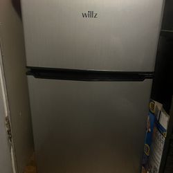 Mini Fridge Super Clean And Working 👌🏼 $100