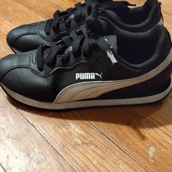 Girl's Puma Sneakers Size 4