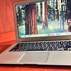 Apple MacBook Air 13” I5/8GB/128GB SSD $200