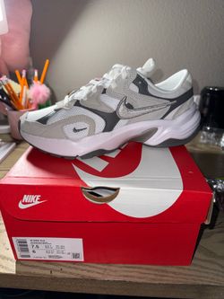 W NIKE AL8