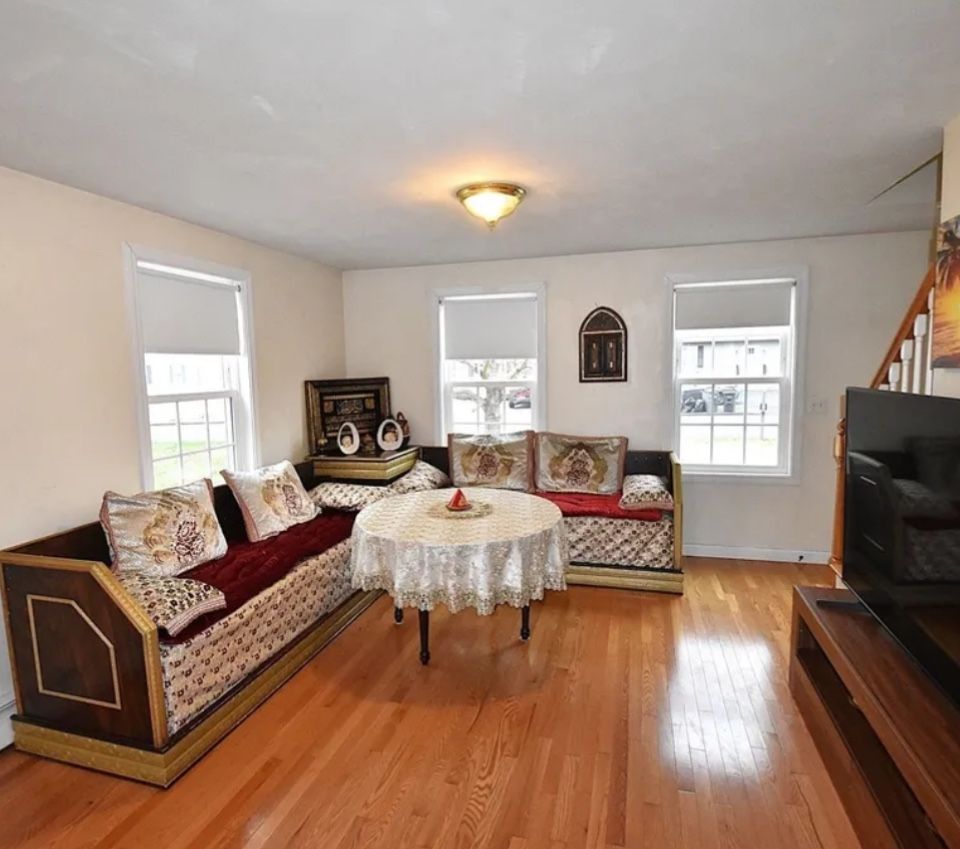 Moroccan Couch With Table