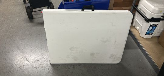 6ft white plastic table