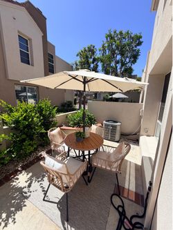 Beautiful Patio set- water resistant