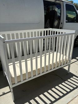 BEAUTIFUL LIKE NEW BABY CRADLE WHITE COLOR