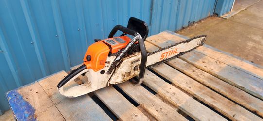 Stihl 038 AV Chainsaw works